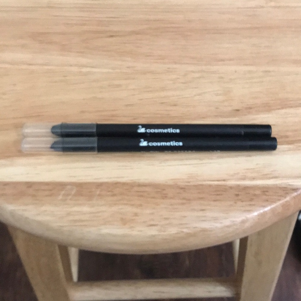 Cosmetics black eyeliners